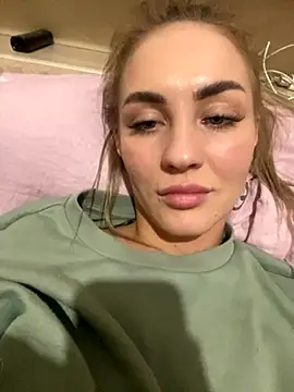 Snapshot of DreamGirl-777 chatting on November 2025 01:33:02 PM DreamGirl-777 online show from November 2025 01:33:02 PM