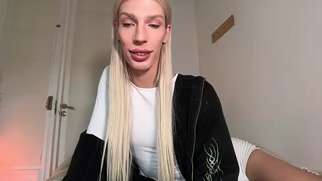 AliceSnowCatt online show from May 2026 01:38:01 PM