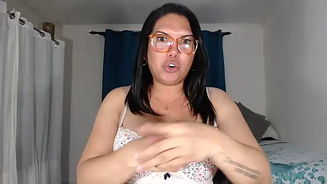 Snapshot of flowerdirtty chatting on February 2025 06:17:02 AM flowerdirtty online show from February 2025 06:17:02 AM