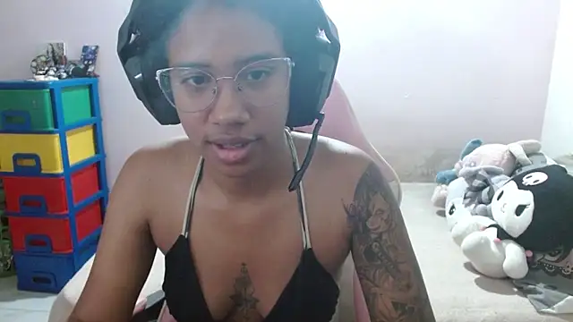 TiffanyRoouse online show from December 2025 12:51:01 AM