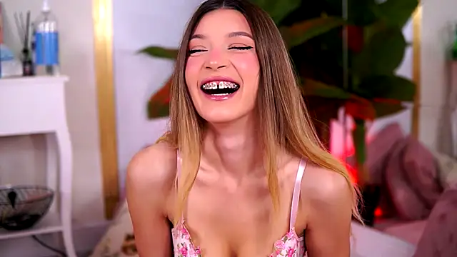 Snapshot of EvaWarenn chatting on October 2025 07:19:02 AM EvaWarenn online show from October 2025 07:19:02 AM