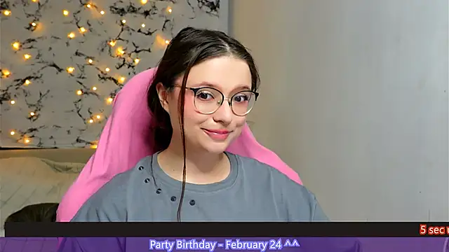 Snapshot of me__hanna chatting on February 2025 09:05:02 PM me hanna online show from February 2025 09:05:02 PM