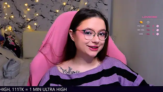 Snapshot of me__hanna chatting on February 2025 10:20:01 PM me hanna online show from February 2025 10:20:01 PM
