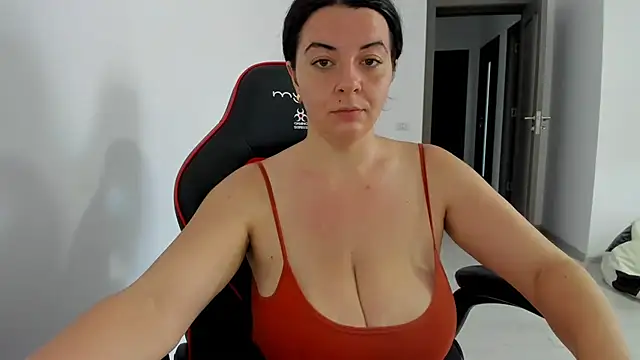 amiraisa11 online show from July 2026 03:00:02 PM