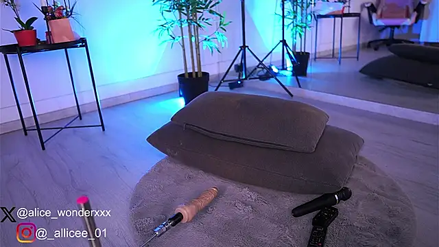 VanessaSimon online show from March 2025 10:11:02 AM