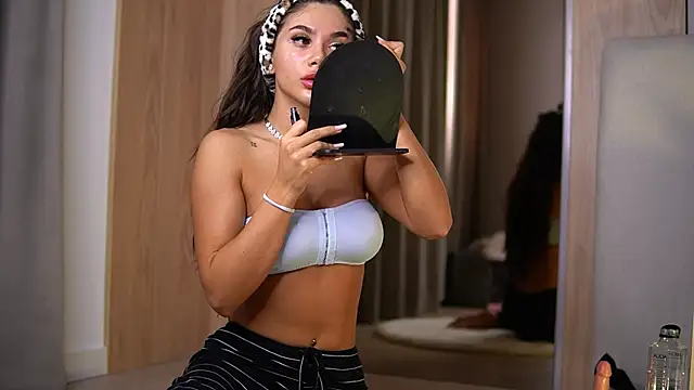 VanessaSimon online show from May 2026 05:46:02 AM