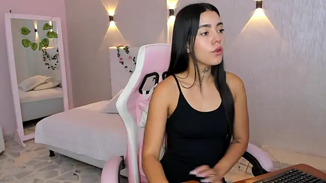 Snapshot of miagomezweb1 chatting on February 2025 01:17:02 PM miagomezweb1 online show from February 2025 01:17:02 PM