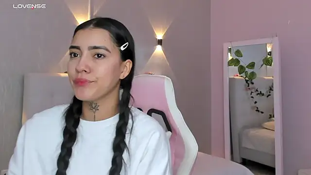 Snapshot of miagomezweb1 chatting on March 2025 01:35:02 PM miagomezweb1 online show from March 2025 01:35:02 PM