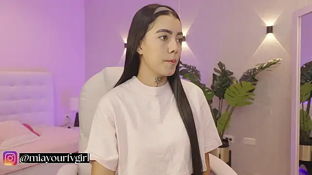 miagomezweb1 online show from September 2025 01:05:02 PM