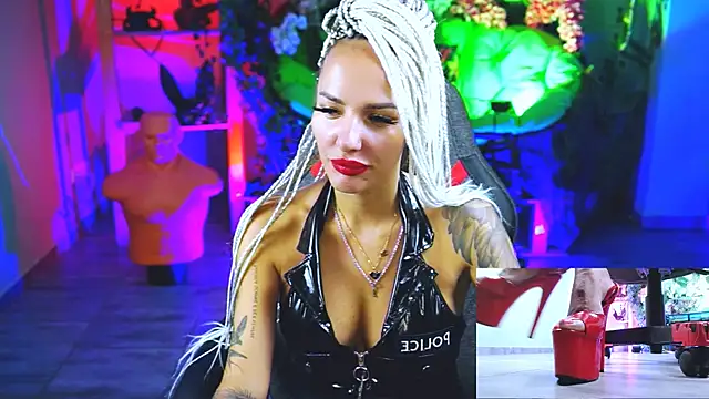 MonicaMaxwel online show from September 2025 11:10:01 AM