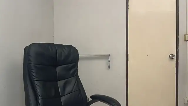 Snapshot of SassyJessi chatting on December 2025 04:17:01 AM SassyJessi online show from December 2025 04:17:01 AM