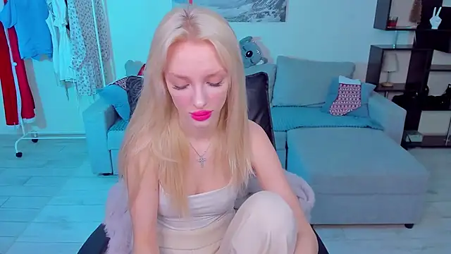 Snapshot of AleksaBlonde chatting on January 2025 11:34:02 AM AleksaBlonde online show from January 2025 11:34:02 AM