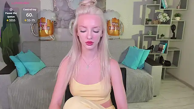 Snapshot of AleksaBlonde chatting on September 2025 11:36:02 AM AleksaBlonde online show from September 2025 11:36:02 AM