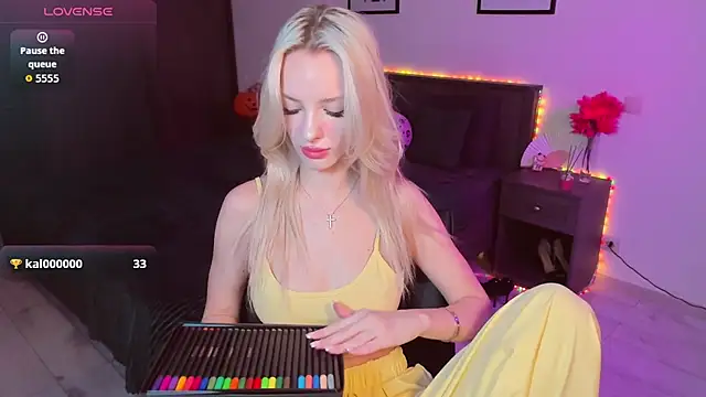 Snapshot of AleksaBlonde chatting on November 2025 06:02:02 AM AleksaBlonde online show from November 2025 06:02:02 AM