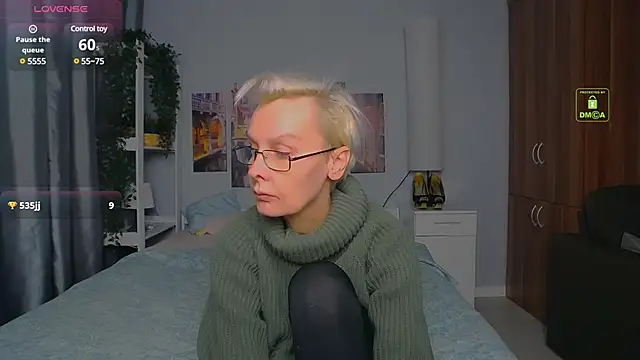 Snapshot of HelgaHimmell chatting on December 2024 07:21:02 PM HelgaHimmell online show from December 2024 07:21:02 PM