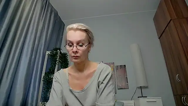 Snapshot of HelgaHimmell chatting on March 2025 07:13:02 AM HelgaHimmell online show from March 2025 07:13:02 AM