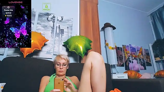 Snapshot of HelgaHimmell chatting on November 2025 12:06:01 PM HelgaHimmell online show from November 2025 12:06:01 PM