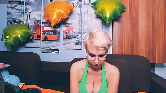 Snapshot of HelgaHimmell chatting on November 2025 10:30:02 PM HelgaHimmell online show from November 2025 10:30:02 PM