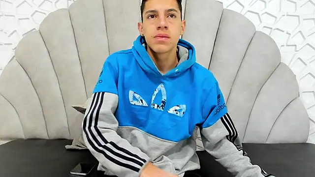 Snapshot of thiago19s chatting on February 2025 12:59:01 PM thiago19s online show from February 2025 12:59:01 PM