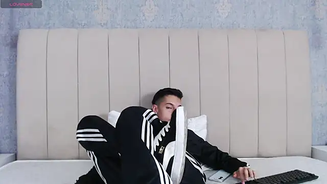 Snapshot of thiago19s chatting on February 2025 07:16:01 PM thiago19s online show from February 2025 07:16:01 PM