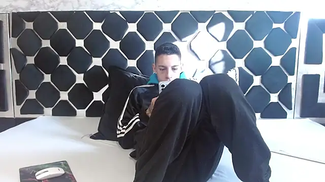 Snapshot of thiago19s chatting on February 2025 12:32:01 PM thiago19s online show from February 2025 12:32:01 PM