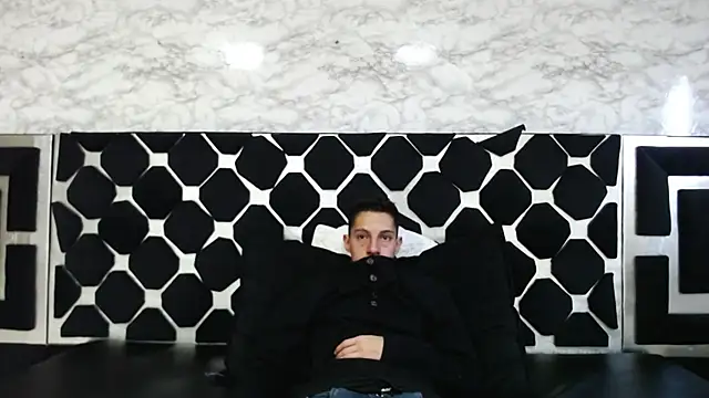 Snapshot of thiago19s chatting on March 2025 07:43:02 PM thiago19s online show from March 2025 07:43:02 PM