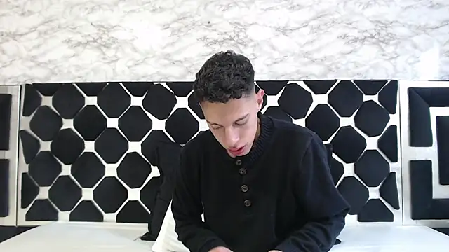 Snapshot of thiago19s chatting on March 2025 07:23:02 PM thiago19s online show from March 2025 07:23:02 PM