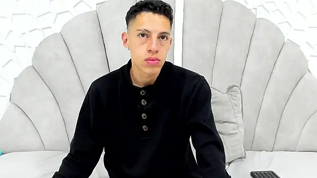 Snapshot of thiago19s chatting on March 2025 06:32:01 PM thiago19s online show from March 2025 06:32:01 PM