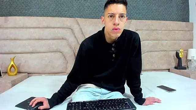 Snapshot of thiago19s chatting on June 2026 01:25:01 PM thiago19s online show from June 2026 01:25:01 PM
