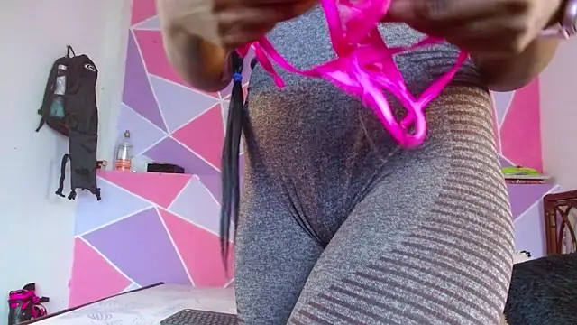 Snapshot of ebony_alika1 chatting on February 2025 01:09:02 PM ebony alika1 online show from February 2025 01:09:02 PM