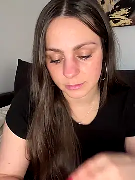 Snapshot of Loella-Rose chatting on December 2025 09:47:02 AM Loella-Rose online show from December 2025 09:47:02 AM