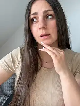 Loella-Rose online show from April 2026 11:57:02 AM