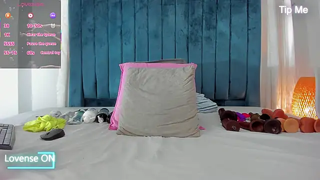 Snapshot of blondehorny69 chatting on October 2025 07:34:01 PM blondehorny69 online show from October 2025 07:34:01 PM