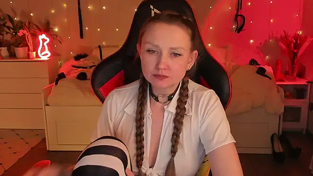 Snapshot of desperatehousewife__ chatting on March 2025 03:28:02 AM desperatehousewife online show from March 2025 03:28:02 AM