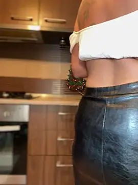 Hotmomcheckk  online show from January 2025 03:30:02 PM