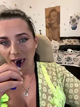 Hotmomcheckk  online show from March 2025 08:07:02 AM