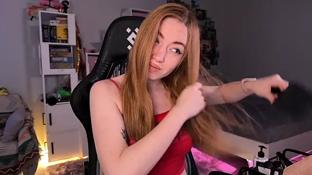 LinaWitch online show from October 2025 11:06:02 AM