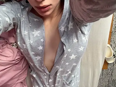 Snapshot of czruz chatting on March 2026 08:19:01 AM czruz online show from March 2026 08:19:01 AM