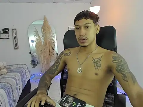 Snapshot of slim_master12 chatting on February 2026 04:38:02 PM slim master12 online show from February 2026 04:38:02 PM