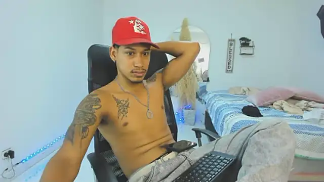 Snapshot of slim_master12 chatting on February 2026 10:28:01 PM slim master12 online show from February 2026 10:28:01 PM