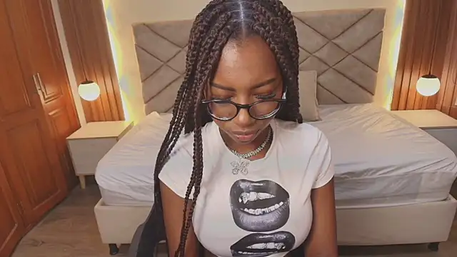 Snapshot of Raquel_jones chatting on February 2026 12:26:01 PM Raquel jones online show from February 2026 12:26:01 PM