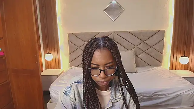 Snapshot of Raquel_jones chatting on February 2026 12:04:02 PM Raquel jones online show from February 2026 12:04:02 PM