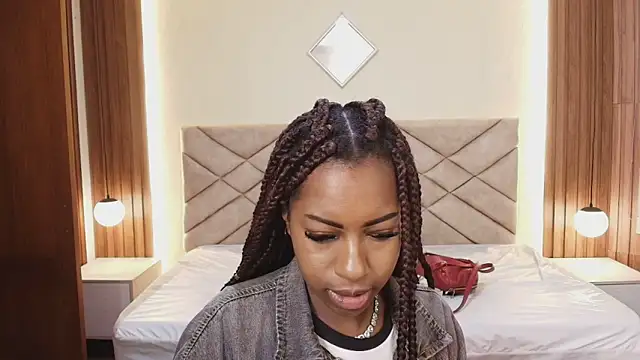 Snapshot of Raquel_jones chatting on April 2026 12:13:01 PM Raquel jones online show from April 2026 12:13:01 PM