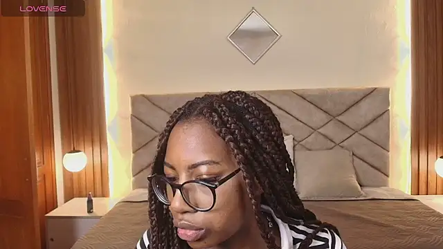 Snapshot of Raquel_jones chatting on April 2026 01:37:02 PM Raquel jones online show from April 2026 01:37:02 PM