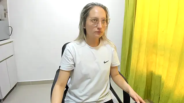 Snapshot of Adele_johnsonn1 chatting on December 2024 02:44:01 PM Adele johnsonn1 online show from December 2024 02:44:01 PM