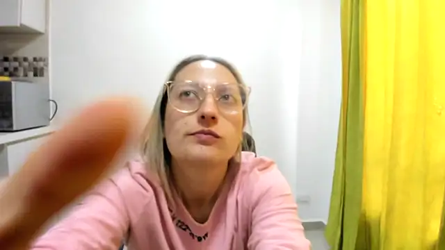 Snapshot of Adele_johnsonn1 chatting on December 2024 06:31:02 PM Adele johnsonn1 online show from December 2024 06:31:02 PM