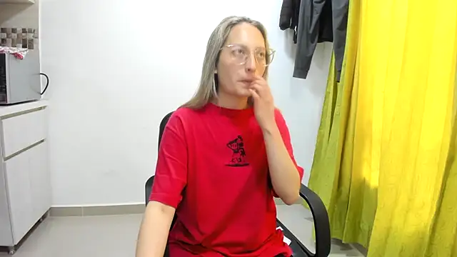 Snapshot of Adele_johnsonn1 chatting on December 2024 03:44:01 PM Adele johnsonn1 online show from December 2024 03:44:01 PM