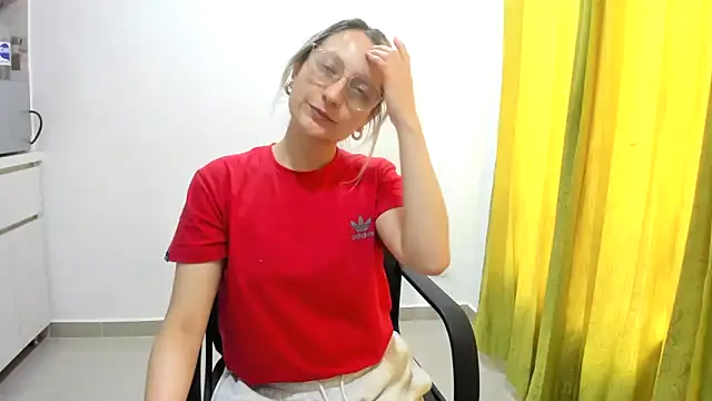 Snapshot of Adele_johnsonn1 chatting on December 2024 03:15:01 PM Adele johnsonn1 online show from December 2024 03:15:01 PM