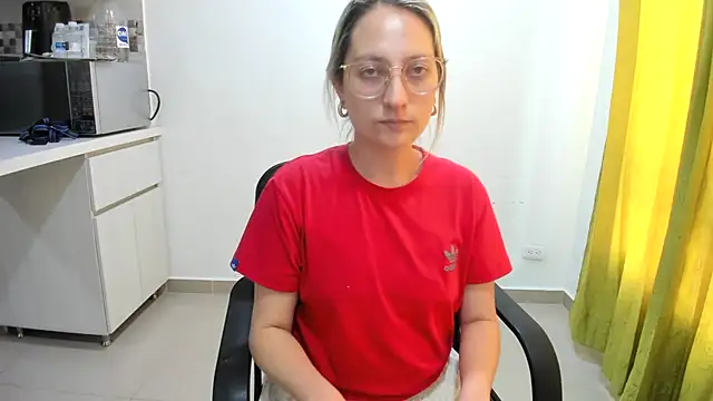 Snapshot of Adele_johnsonn1 chatting on December 2024 06:20:02 PM Adele johnsonn1 online show from December 2024 06:20:02 PM