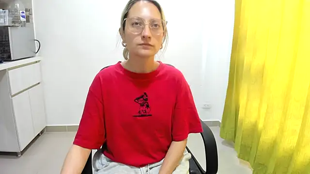 Snapshot of Adele_johnsonn1 chatting on December 2024 04:40:02 PM Adele johnsonn1 online show from December 2024 04:40:02 PM